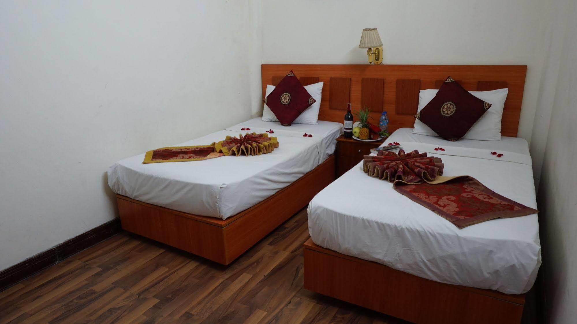 Hanoi Golden Moon Guest House & Travel Exterior photo