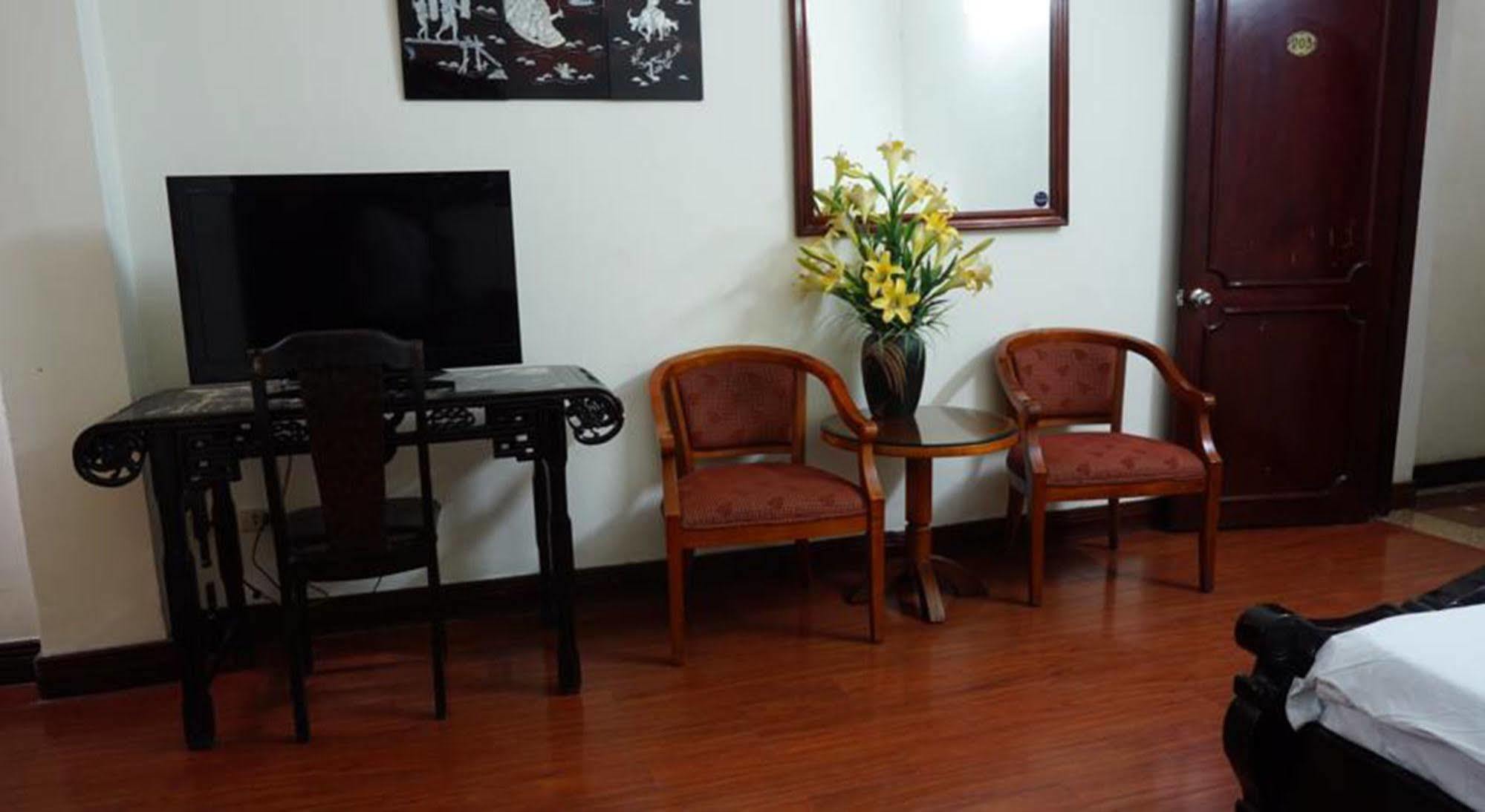 Hanoi Golden Moon Guest House & Travel Exterior photo