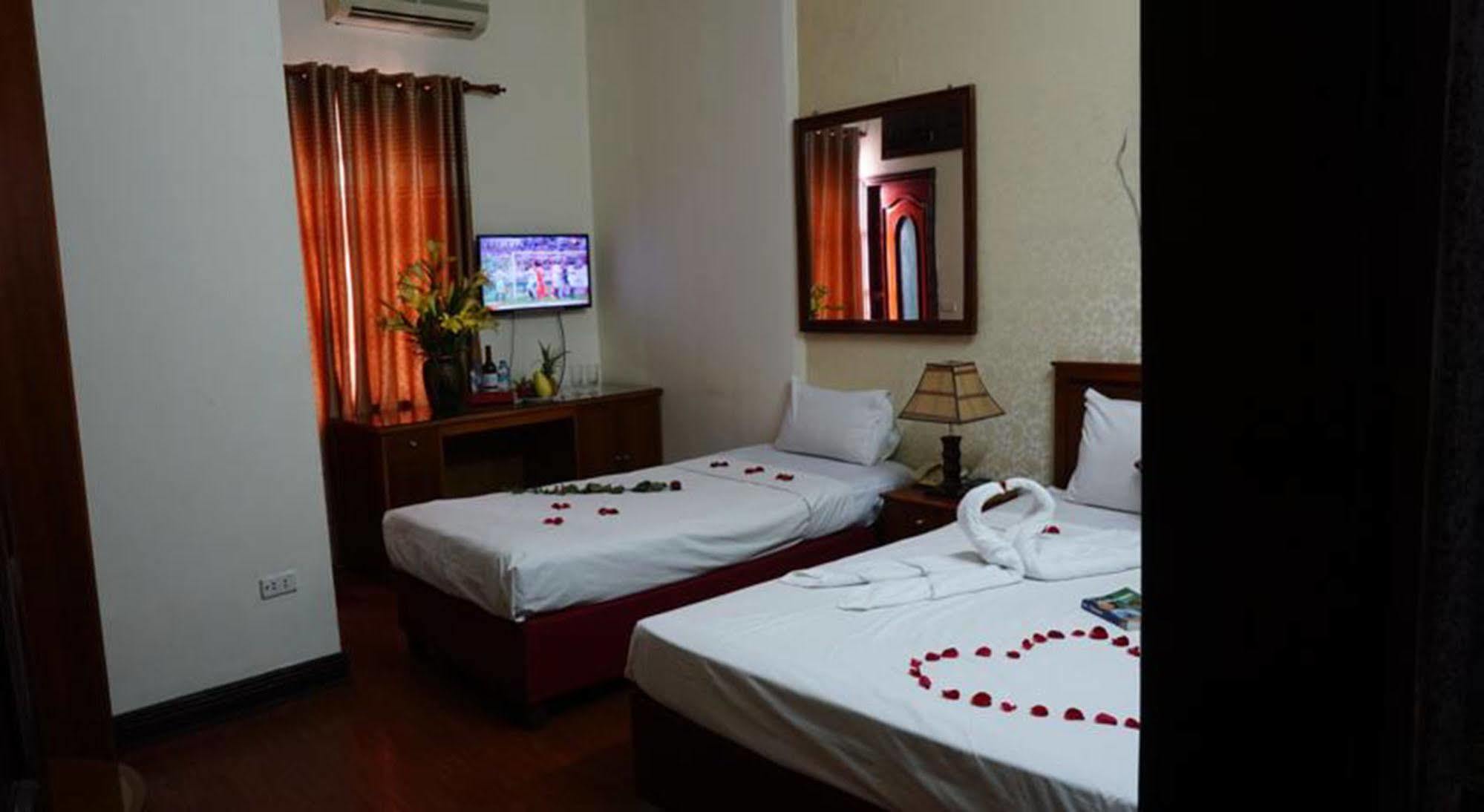 Hanoi Golden Moon Guest House & Travel Exterior photo