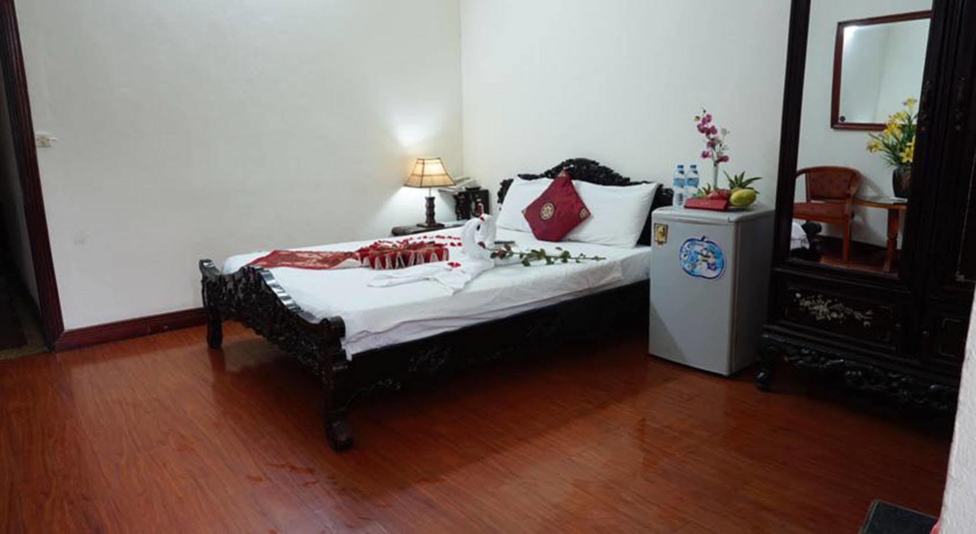 Hanoi Golden Moon Guest House & Travel Exterior photo