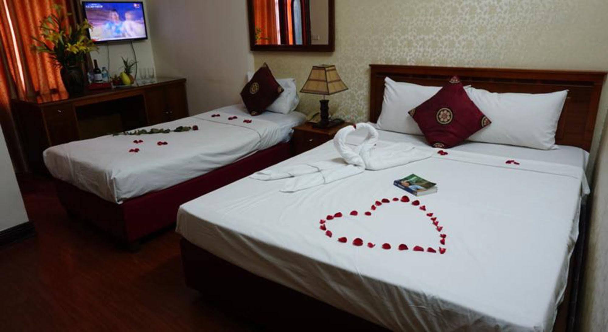 Hanoi Golden Moon Guest House & Travel Exterior photo